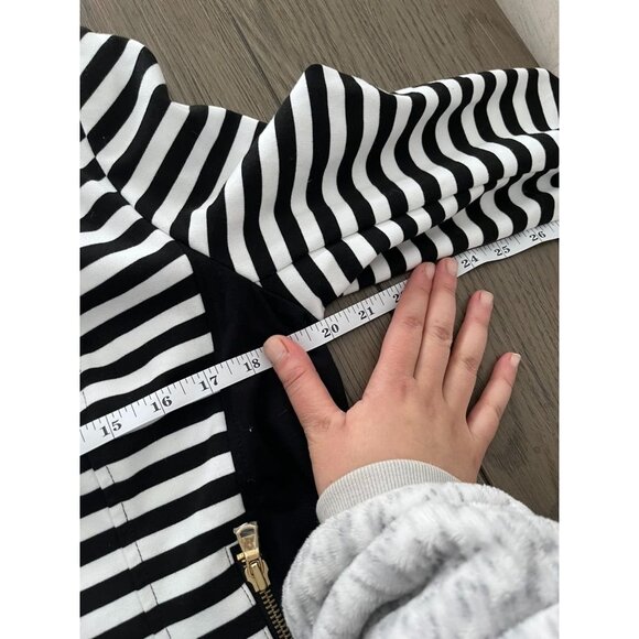 EUC Chicos Black & White Striped Open Front Blazer With Gold Zipper Accents - Picture 5 of 7